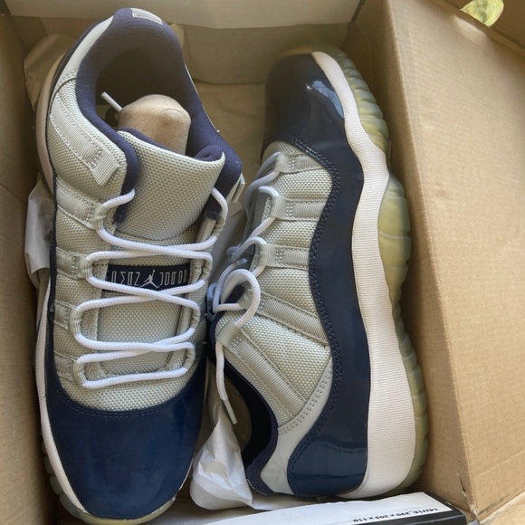 Jordan 11 low Men's Blue and White (Georgetown) - Picture 1 of 3